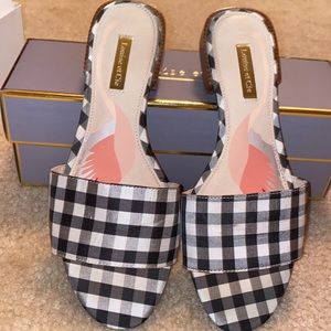 Used Black/White slides size 7.5